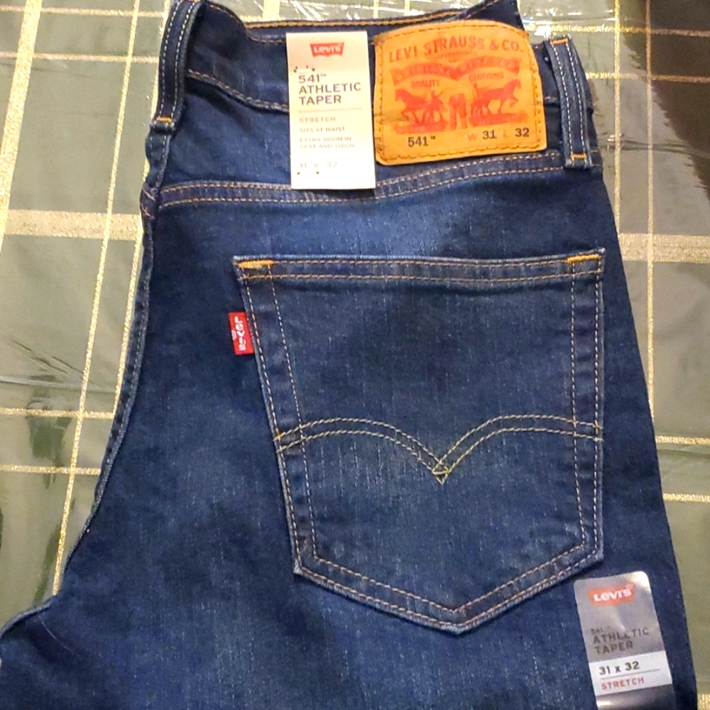 Levi Strauss & Co 541 Athletic Taper 31x32 NWT